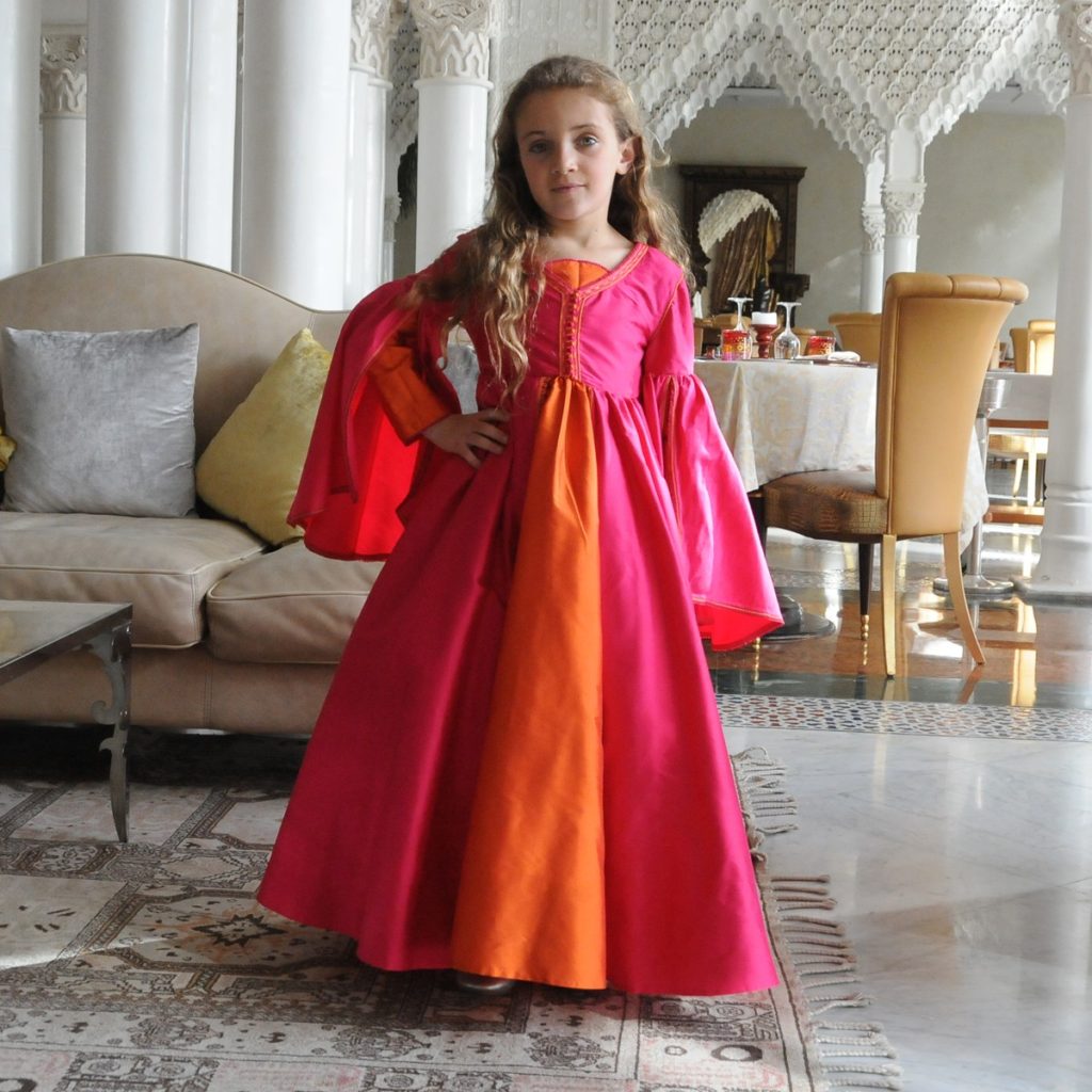 Modèle caftan marocain moderne pour petites filles